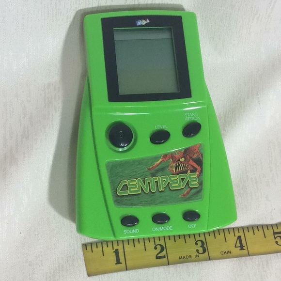 Vintage Radio Shack Centipede Handheld Video Game - Picture 7 of 8